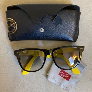 Ray-Ban classic Wayfarer Black with Yellow